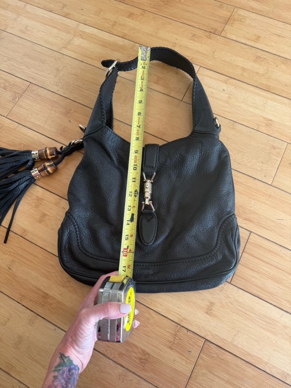 GUCCI Jackie Hobo Bag Black Pebbled Leather Bamboo Tassel Gold Hardware - Picture 9 of 10